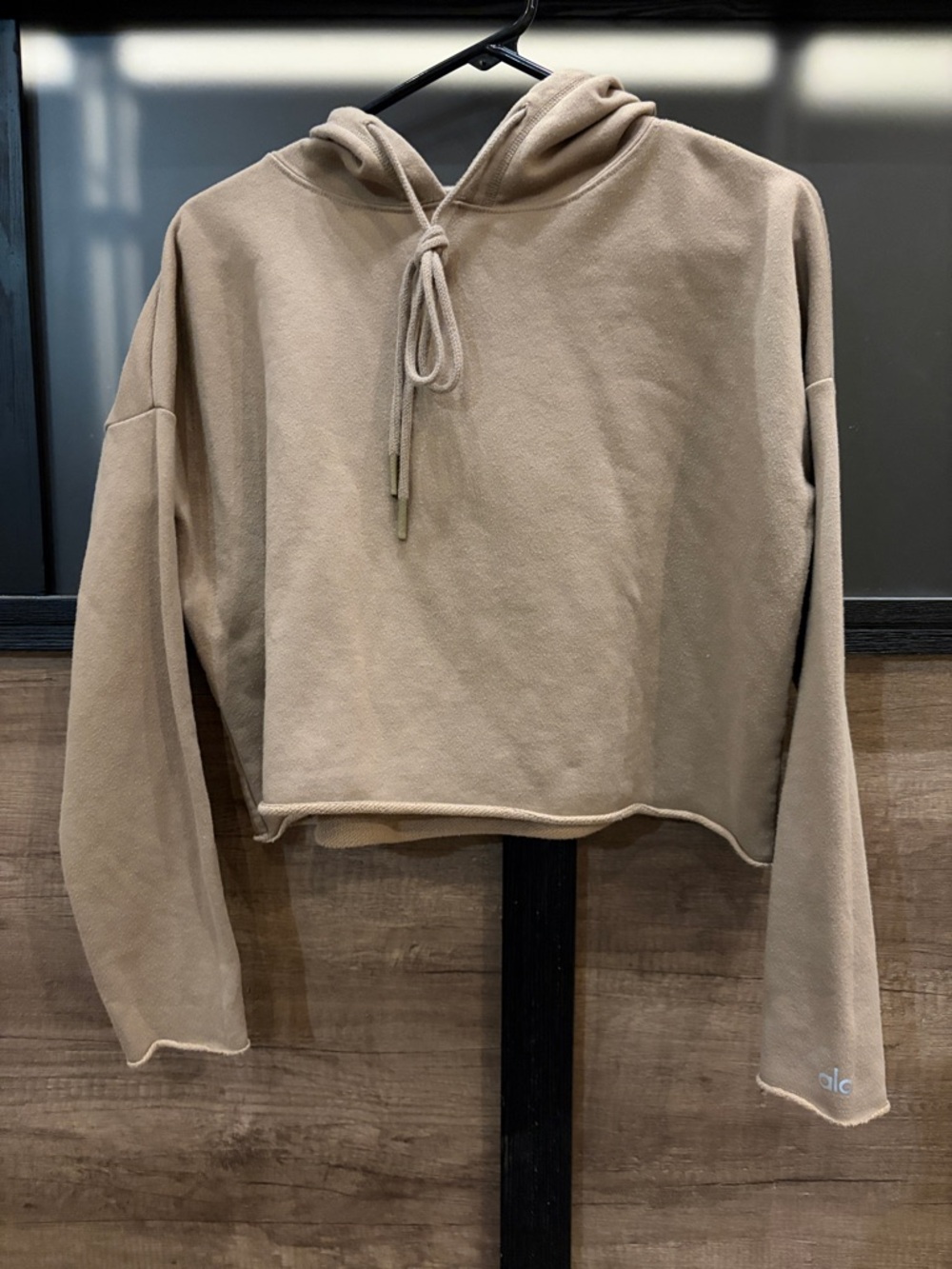 ALO Yoga Cropped Hoodie in Taupe